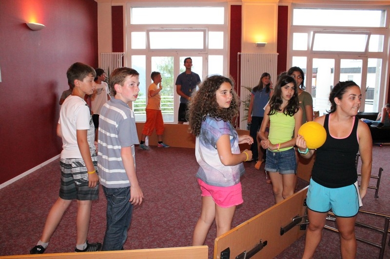 Village Camps International Summer Camp Leysin, Switzerland 2025-08-09 https://www.villagecamps.com/journals_admin/images/698-34-yellowevening (89).jpg